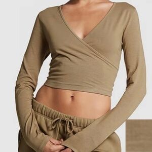 Victoria’s Secret Women Wrap Crop Top Size M, New With Tag